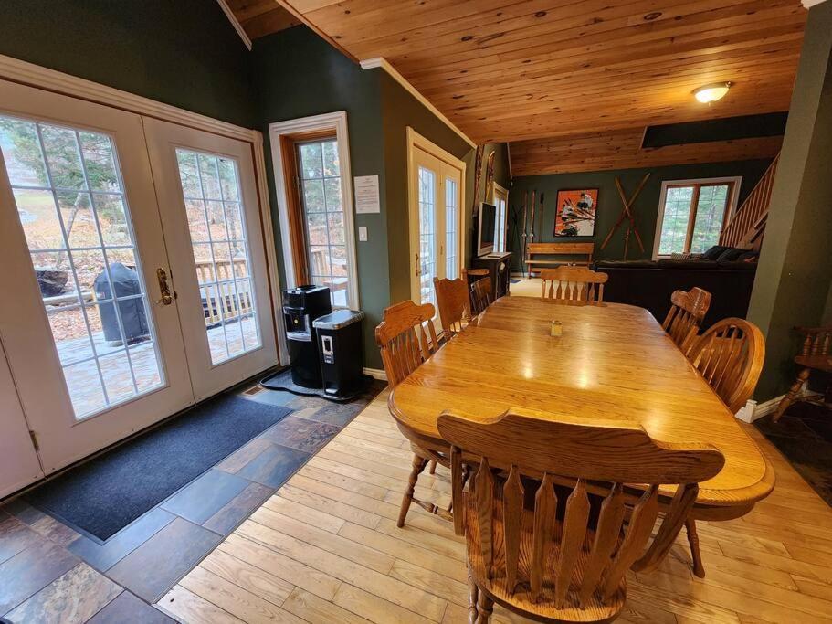 Dingle Run Lodge At Sir Sam'S Haliburton Exterior foto