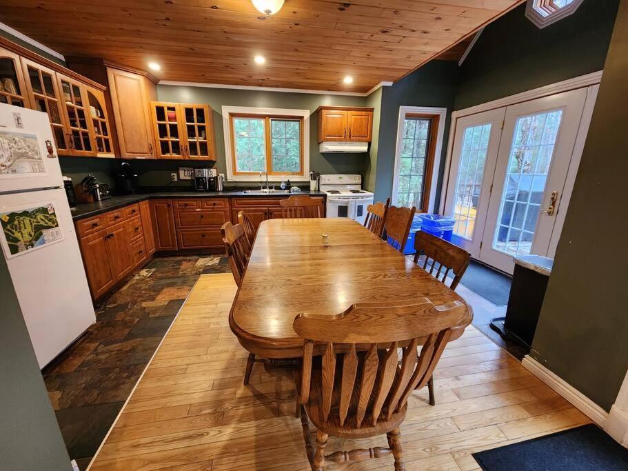 Dingle Run Lodge At Sir Sam'S Haliburton Exterior foto